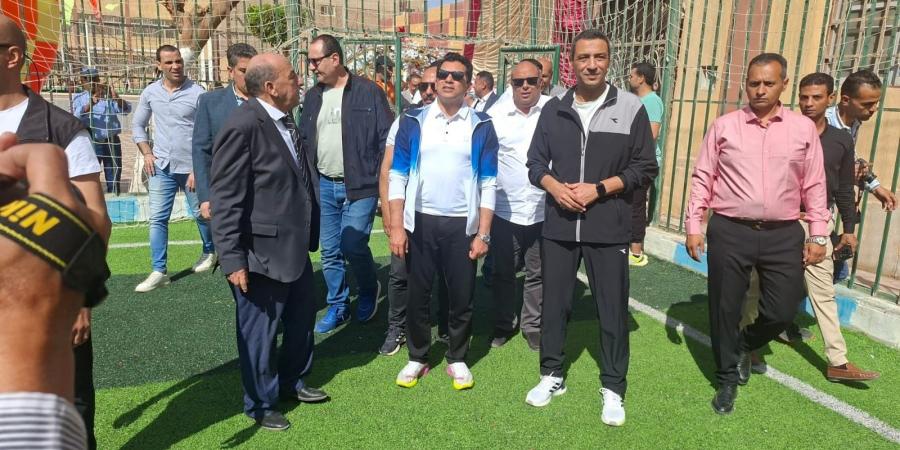 وزارة
      الشباب
      والرياضة
      تفتتح
      ملعب
      خماسي
      جديد
      في
      السويس