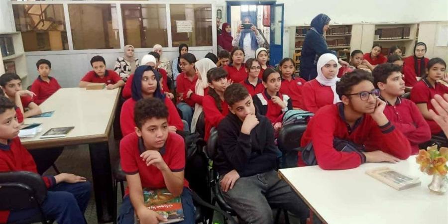 ثقافة
      الغربية
      تحتفل
      بالعيد
      القومي
      للمحافظة
      وتواصل
      فعالياتها
      الأدبية