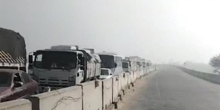 فتح
      الطريق
      الإقليمي
      بالخطاطبة
      بعد
      انقشاع
      الشبورة
      وعودة
      الحركة
      المرورية
      لطبيعتها