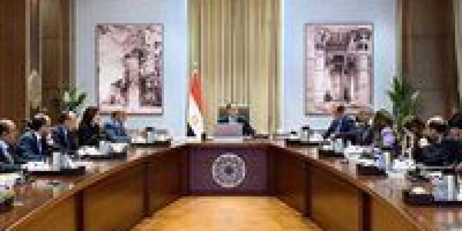 رئيس
      الوزراء
      يتابع
      الموقف
      التنفيذي
      للطاقات
      المتجددة
      وتدعيم
      الشبكة
      القومية
      للكهرباء