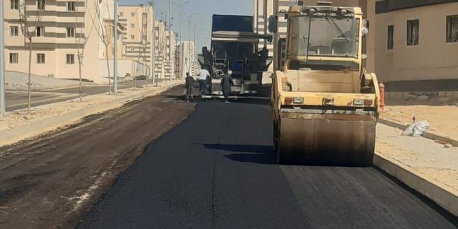 رئيس
      "العبور
      الجديدة":
      خطة
      لتطوير
      ورفع
      كفاءة
      شبكة
      الطرق
      الرئيسية
      والفرعية
      بأحياء
      المدينة