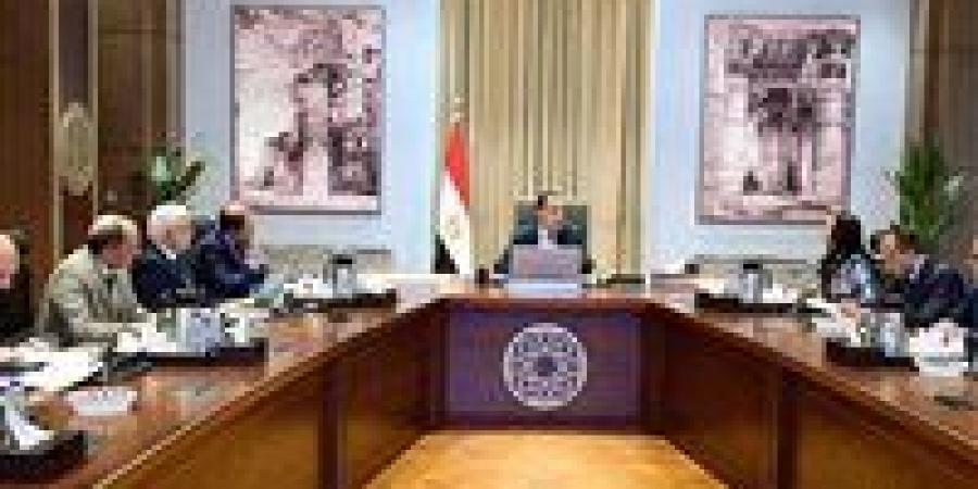 رئيس
      الوزراء
      يبحث
      مع
      وزيري
      المالية
      والتضامن
      سبل
      دعم
      الموقف
      المالي
      للهيئة
      القومية
      للتأمين
      الاجتماعي