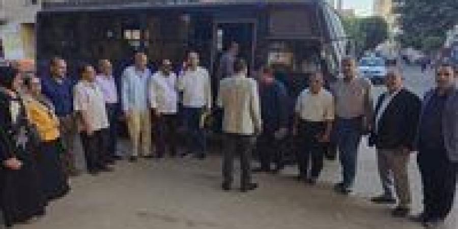 «الأتوبيس
      الطائر»..
      جولات
      مفاجئة
      لمتابعة
      المدارس
      على
      أرض
      الواقع