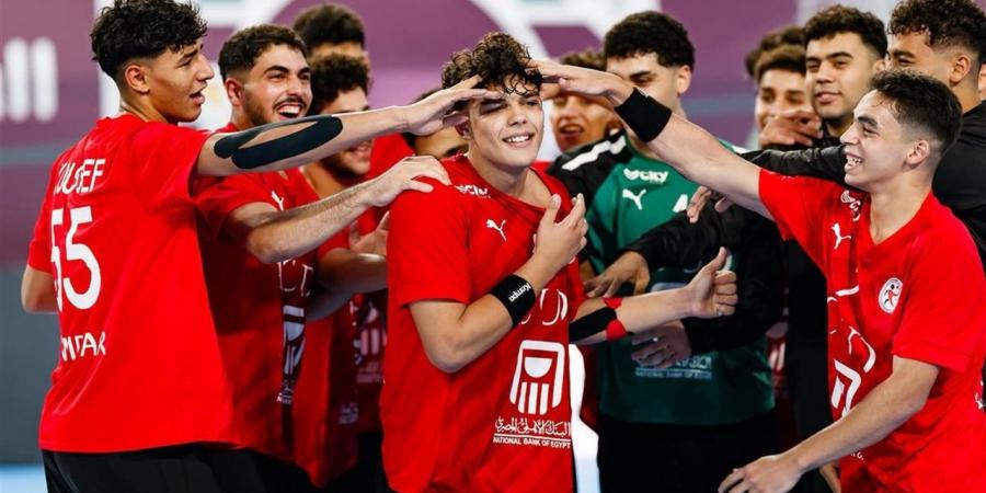 وزير
      الرياضة
      يهنئ
      منتخب
      اليد
      بالفوز
      على
      البرازيل
      فى
      مونديال
      الناشئين
      بالمغرب