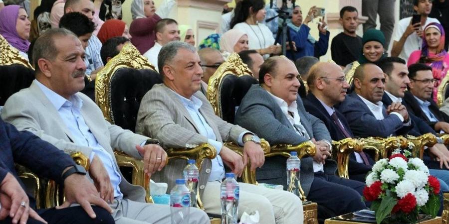 محافظ
      الإسماعيلية
      يشهد
      "ديفيليه"
      أولى
      فعاليات
      مهرجان
      الفنون
      الشعبية