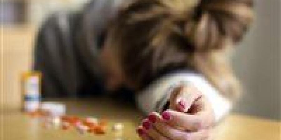 لم
      تتحمّل
      الصدمة..
      فتاة
      تحاول
      الانتحار
      بعد
      فشل
      خطبتها
      بالقاهرة