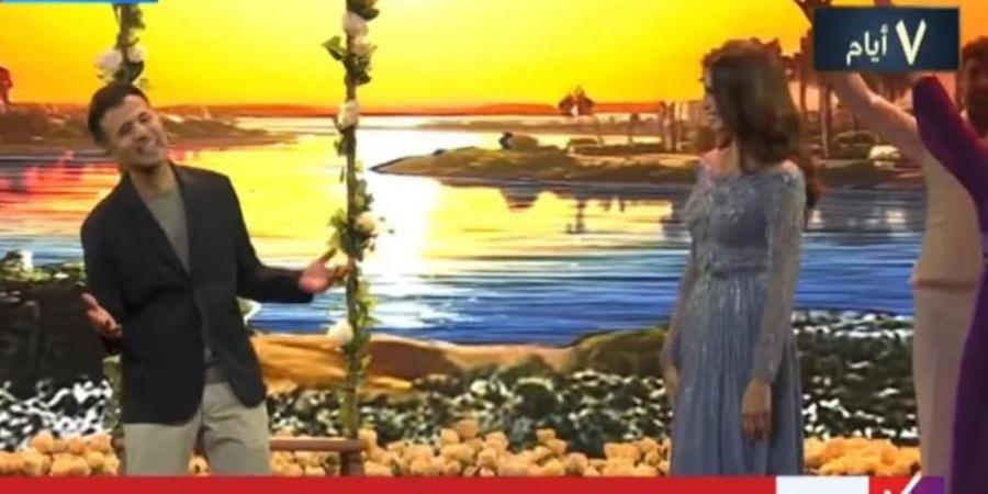 مصر
      الحبيبة
      اللي
      بتجري
      في
      دمنا..
      ديو
      غنائي
      يجمع
      امال
      ماهر
      وحمزة
      نمرة
      في
      "مصر
      وطن
      السلام"