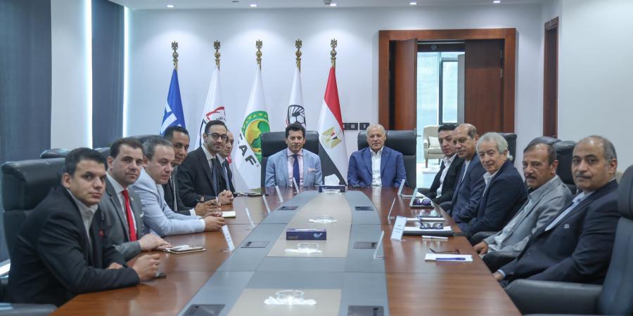 أبو
      ريدة
      يستقبل
      وزير
      الرياضة
      ويبحثان
      دعم
      خطط
      وبرامج
      تطوير
      كرة
      القدم