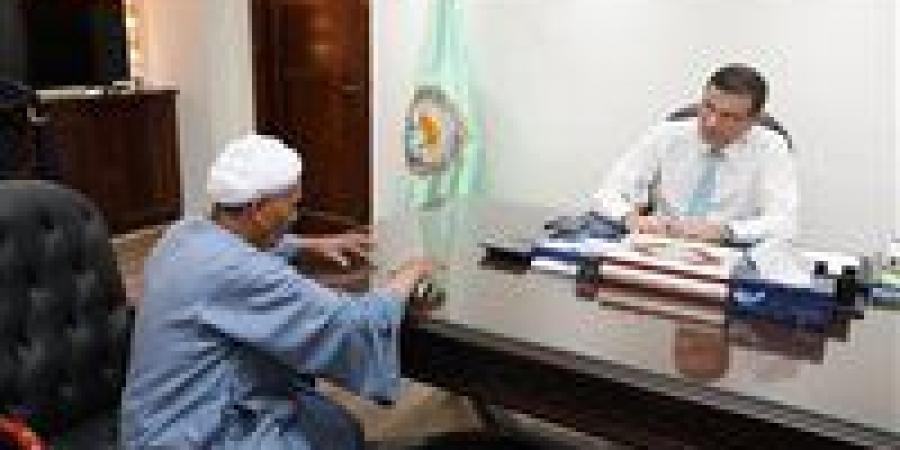 وزير
      الزراعة
      للفلاحين:
      "مكتبي
      مفتوح
      للجميع"..
      قوافل
      زراعية
      شاملة
      وحلول
      عاجلة
      لمشكلات
      المزارعين