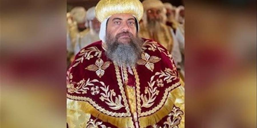 الأنبا
      ثاؤفيلس
      يكرّم
      أحد
      أبناء
      قرية
      نجع
      رزيق