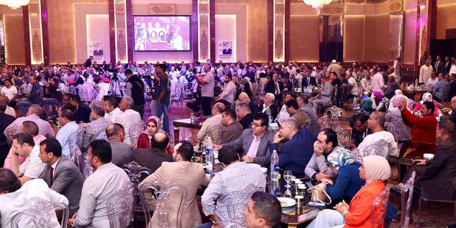 مؤتمر
      جماهيري
      حاشد
      للجبهة
      الوطنية
      بالبحيرة
      دعمًا
      لمرشحي
      الحزب
      في
      انتخابات
      مجلس
      النواب