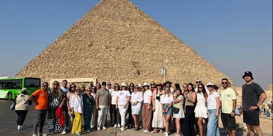 ورشة
      عمل
      عن
      التسويق
      الرقمي
      للعاملين
      بالهيئة
      المصرية
      العامة
      للتنشيط
      السياحي