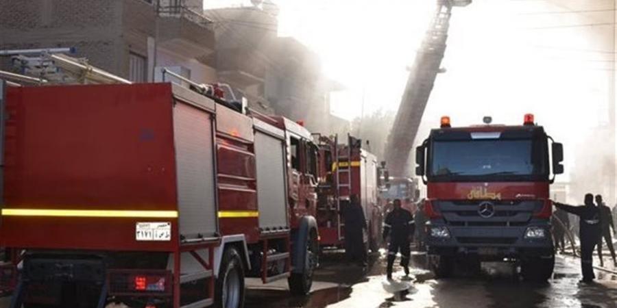 الدفع
      بـ8
      سيارات
      إطفاء
      للسيطرة
      على
      حريق
      مصنع
      ملابس
      بالقليوبية