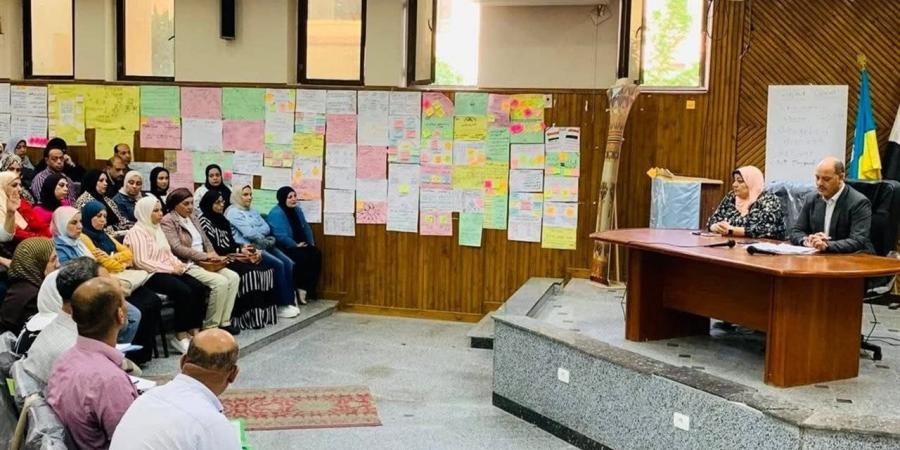 مدير
      تعليم
      الإسكندرية
      يؤكد
      ضرورة
      مراجعة
      الأداء
      والعمل
      داخل
      المدارس