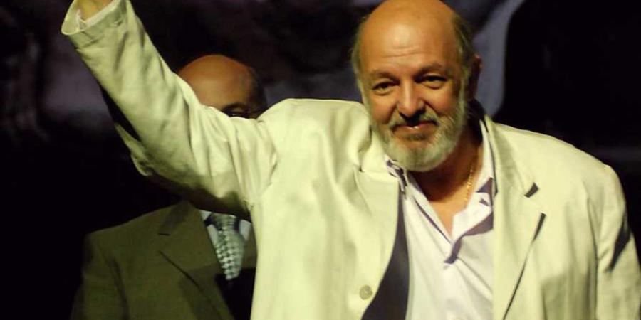 محمد
      خان
      والأدب..
      رحلة
      مخرج
      واقعي
      إلى
      عوالم
      الرواية