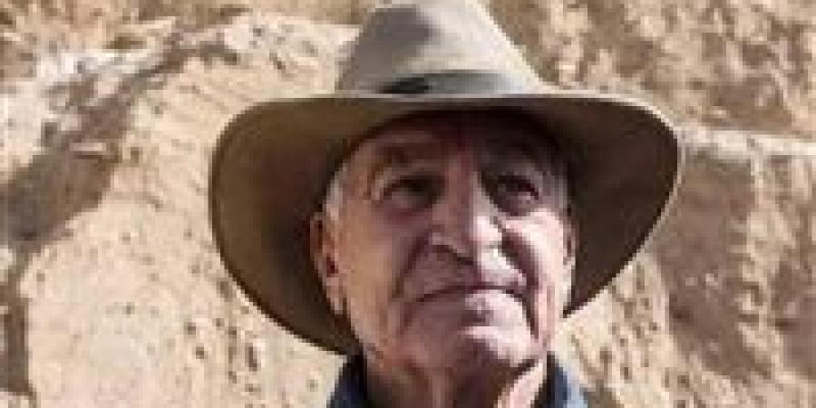 زاهي
      حواس
      يفجر
      أسرارًا
      خفية:
      صداقة
      عمر
      الشريف
      المجهولة..
      ولعنة
      الفراعنة
      كادت
      تقتله!