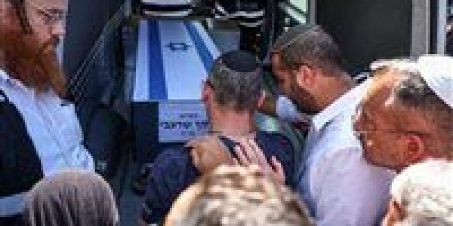 إسرائيل
      تتسلم
      رفات
      رهينة
      جديدة
      من
      غزة..
      جهود
      وغموض
      يلف
      مصير
      المفقودين