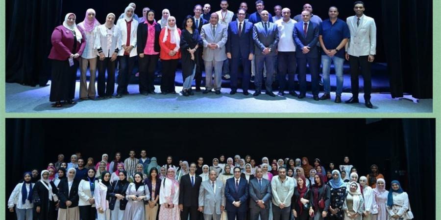 رئيس
      جامعة
      القاهرة
      يشهد
      احتفالية
      تكريم
      الطلاب
      المتميزين
      في
      الأنشطة
      الجامعية