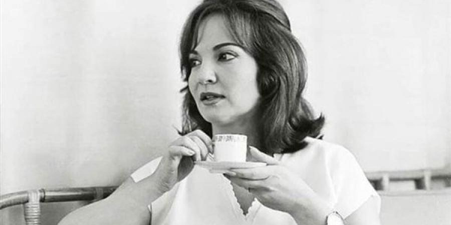 فقدت
      صوتها..
      تعرض
      شادية
      لأزمة
      صعبة
      كادت
      تنهي
      مسيرتها
      الفنية