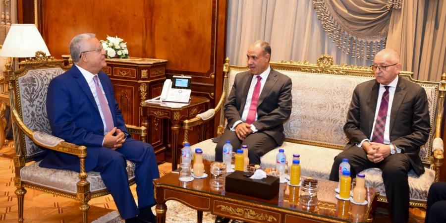 «الدبلوماسية
      البرلمانية»..
      وزير
      الخارجية
      يلتقي
      رئيس
      مجلس
      النواب|صور