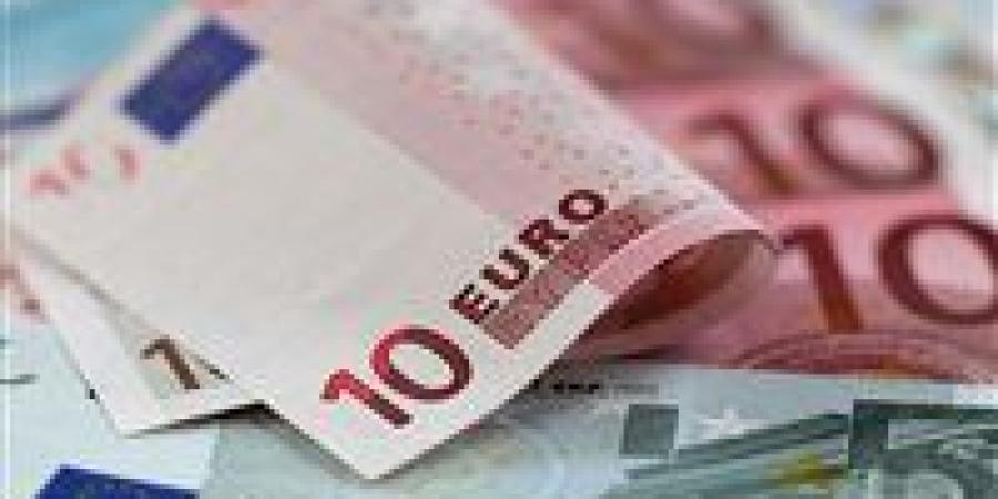 اليورو
      يترنح
      بعد
      سقوط
      الذهب..
      هل
      بدأ
      العد
      التنازلي
      للعملات
      الأجنبية؟