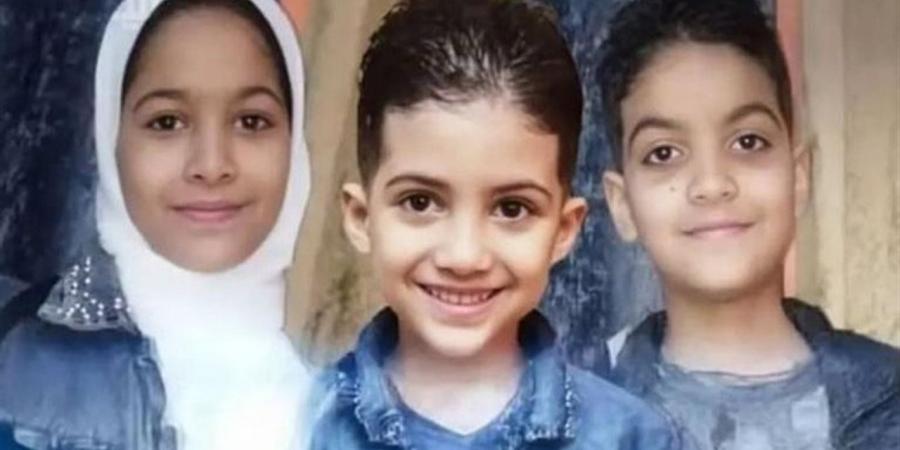 والد
      ضحايا
      جريمة
      اللبينى
      يكشف
      أسرارًا
      مؤلمة:
      "رجعت
      جثة
      بعد
      ما
      هربت
      تالت
      مرة..
      وكنت
      نايم
      على
      الأرض
      عشانها"