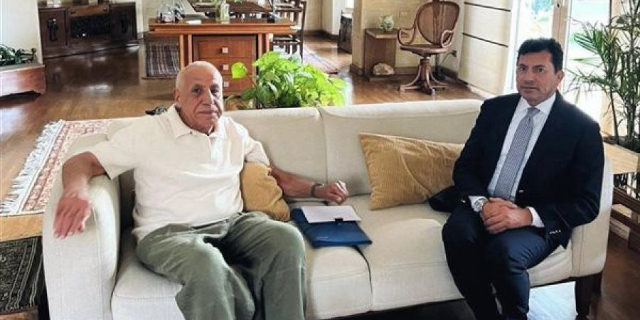 وزارة
      الشباب
      والرياضة
      تنفي
      استقالة
      حسين
      لبيب
      من
      رئاسة
      الزمالك..
      ولم
      يحدث
      أي
      رفض
      لمكافآت
      المنتخب
      الوطني