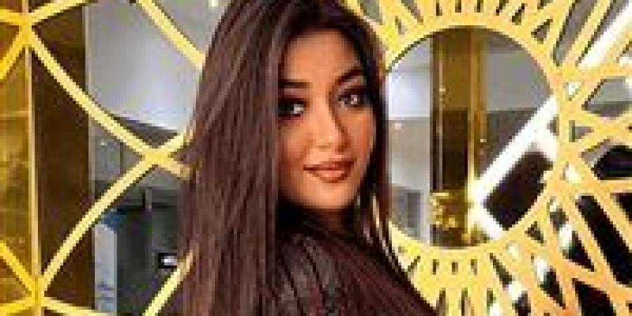 التحقيق
      في
      بلاغ
      ضد
      المطربة
      رحمة
      محسن
      بتهمة
      نشر
      فيدوهات
      مخلة