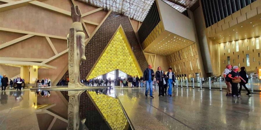 لحظة
      لا
      تُنسى..
      قصة
      نقل
      أول
      تمثال
      إلى
      المتحف
      المصري
      الكبير