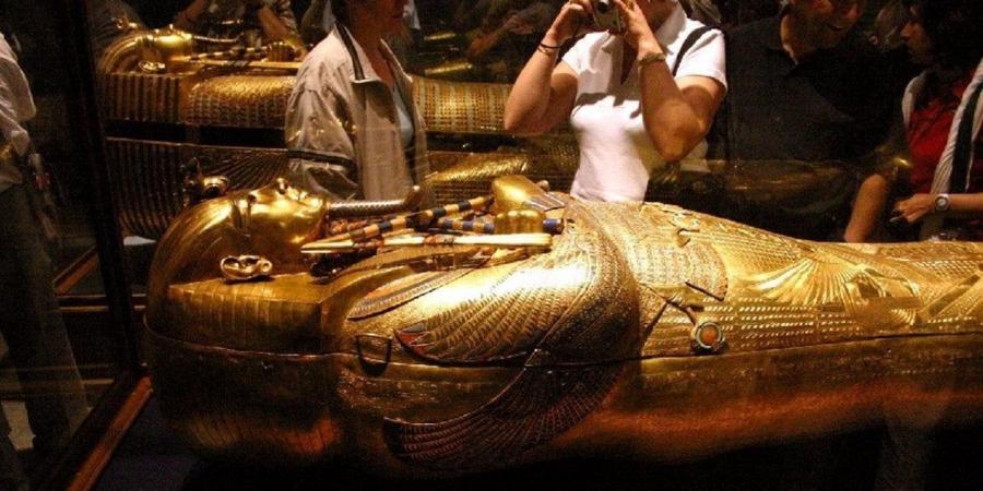 جناح
      "الملك
      الذهبي"
      توت
      عنخ
      آمون..
      جوهرة
      التاج
      داخل
      المتحف
      المصري
      الكبير