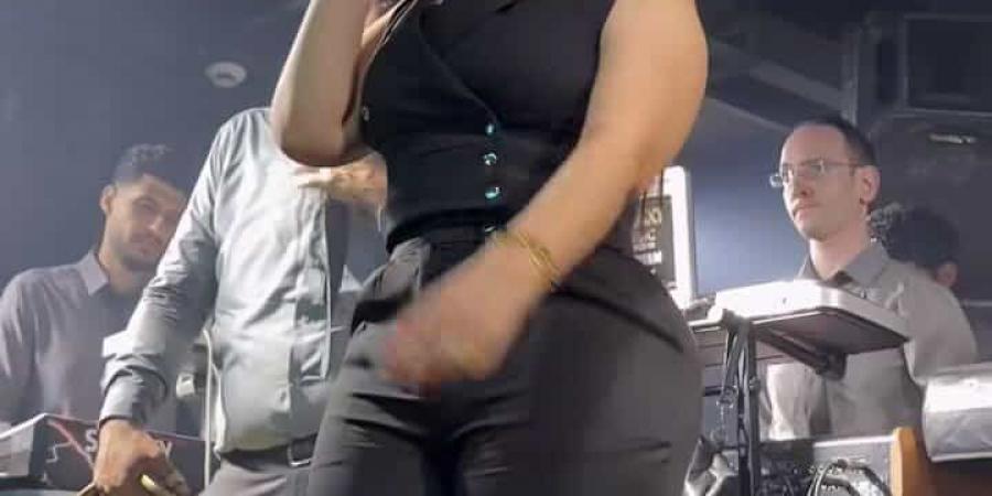 فيديو
      الفنانة
      رحمة
      محسن
      الجديد..
      تفاصيل
      احدث
      ظهور
      لها