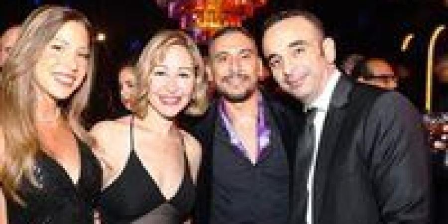 أول
      ظهور
      لمنة
      شلبي
      وزوجها
      في
      مناسبة
      عامة..
      قصة
      حب
      وزواج
      يسرق
      الأضواء!