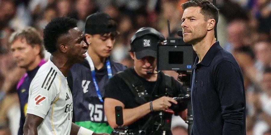 تشابي
      ألونسو
      يعلق
      على
      تجاهل
      فينيسيوس
      جونيور
      له
      في
      بيان
      اعتذاره