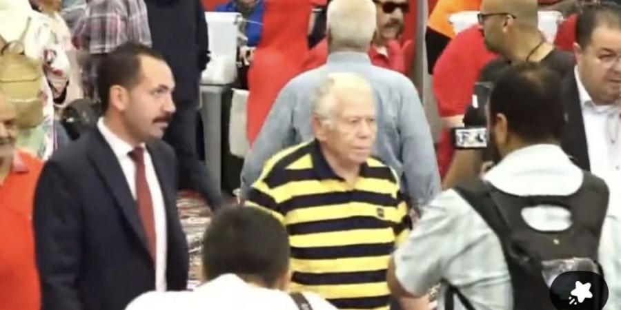 حسن
      حمدي
      يدلي
      بصوته
      في
      انتخابات
      النادي
      الأهلي..
      صور