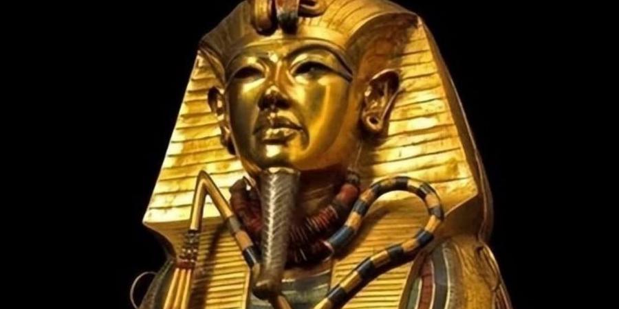 حين
      سقط
      بلاص
      الماء
      على
      درجات
      من
      ذهب..
      القصة
      الكاملة
      لاكتشاف
      مقبرة
      الملك
      توت
      عنخ
      آمون