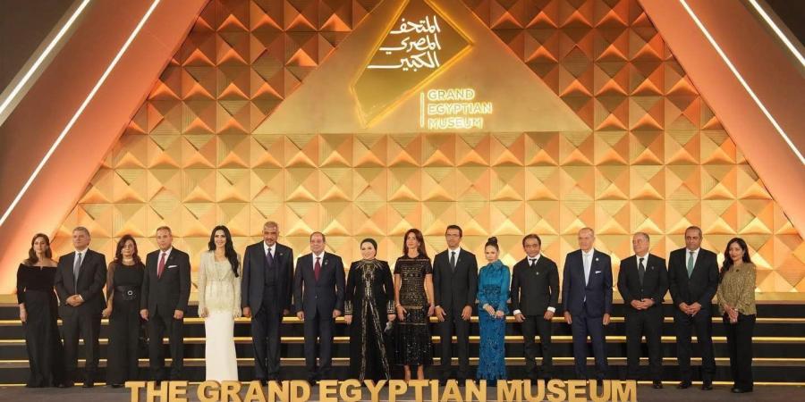 لحظة
      تاريخية..
      الرئيس
      السيسي
      يلتقط
      صورة
      تذكارية
      في
      افتتاح
      المتحف
      المصري
      الكبير