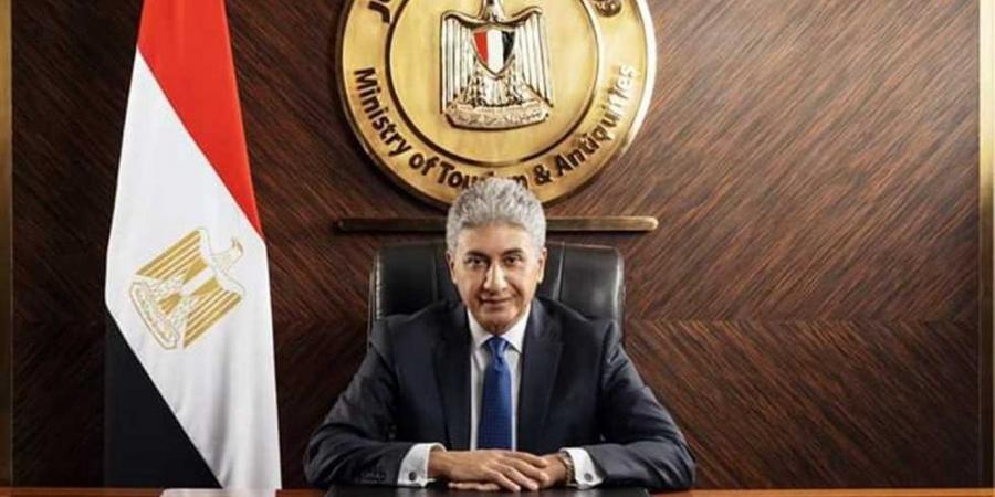 وزير
      السياحة:
      افتتاح
      المتحف
      المصري
      الكبير
      سيغير
      الخريطة
      الثقافية