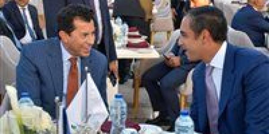 وزير
      الشباب
      والرياضة
      يشيد
      بتطور
      رياضة
      الجولف
      تحت
      قيادة
      عمر
      هشام
      طلعت