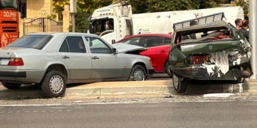 إصابة
      3
      أشخاص
      في
      تصادم
      سيارتين
      أعلى
      محور
      جمال
      عبد
      الناصر
      بالتجمع