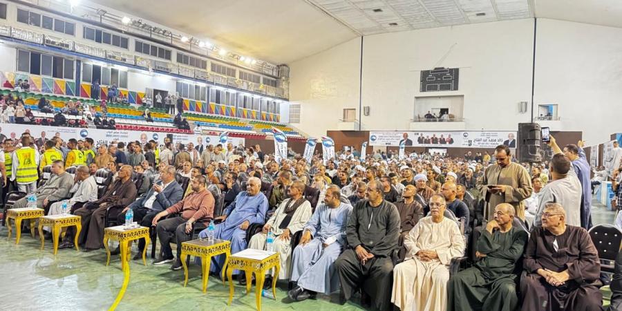 طارق
      رضوان
      يشارك
      في
      المؤتمر
      الجماهيري
      لدعم
      مرشحي
      حزب
      مستقبل
      وطن