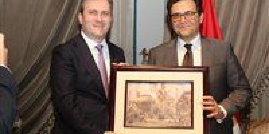 وزير
      الثقافة:
      تحرك
      مشترك
      مصري–صربي
      لإطلاق
      مبادرات
      ثقافية
      وترجمة
      الأعمال
      الأدبية