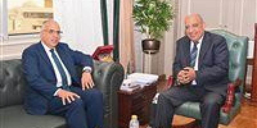 الكهرباء:
      الدولة
      تولي
      اهتماما
      كبيرا
      بالمحطات
      المائية
      لتوليد
      الكهرباء