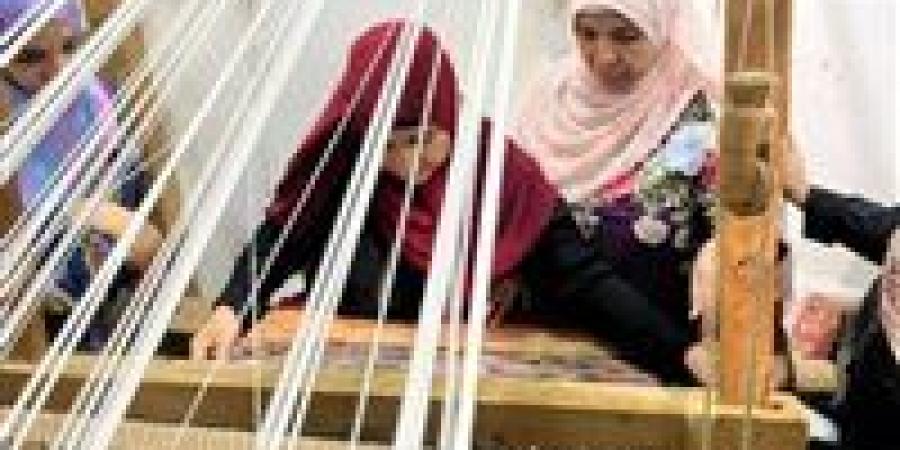 مهرجان
      قنا
      للفنون
      والحرف
      التراثية..
      حين
      يلتقي
      الإبداع
      بروح
      الجنوب