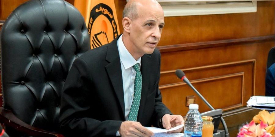 رئيس
      جامعة
      بني
      سويف:
      استقبال
      24
      ألف
      مريض
      بالعيادات
      و11
      ألفًا
      بالطوارئ