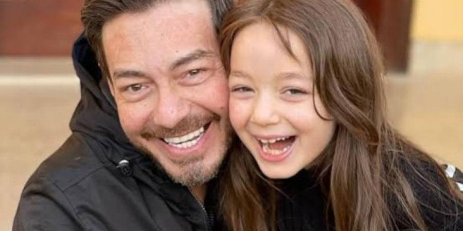 لأول
      مرة..
      منى
      أحمد
      زاهر
      تشارك
      والدها
      في
      مسلسل
      لعبة
      وقلبت
      جد