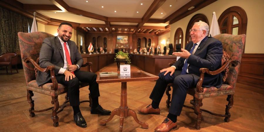 الوزير
      السيد
      القصير
      لـ
      تحيا
      مصر:
      رجال
      الأعمال
      جزء
      أساسي
      من
      أي
      كيان
      سياسي
      ناجح..
      ووجودهم
      بالحزب
      ليس
      بغرض
      المناصب
      بل
      لخدمة
      الدولة
      ودعم
      العمل
      العام