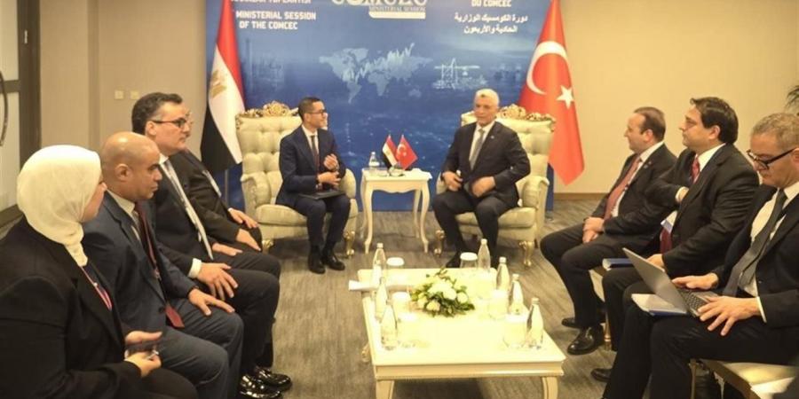 وزير
      الاستثمار
      يبحث
      مع
      وزير
      التجارة
      التركي
      تعزيز
      التبادل
      التجاري
      إلى
      15
      مليار
      دولار
      خلال
      السنوات
      المقبلة