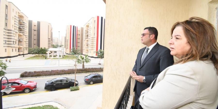 وزير
      الإسكان
      يسلم
      عقود
      وحدات
      «سكن
      لكل
      المصريين»
      بالإعلان
      14
      بحدائق
      أكتوبر