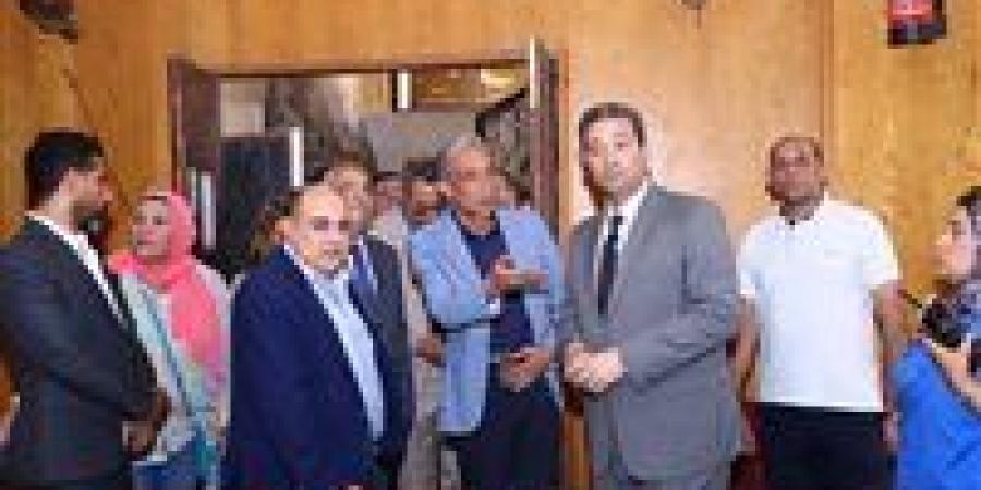 نهضة
      ثقافية
      في
      دمياط..
      الشهابي
      واللبان
      يتفقدان
      قصور
      الثقافة