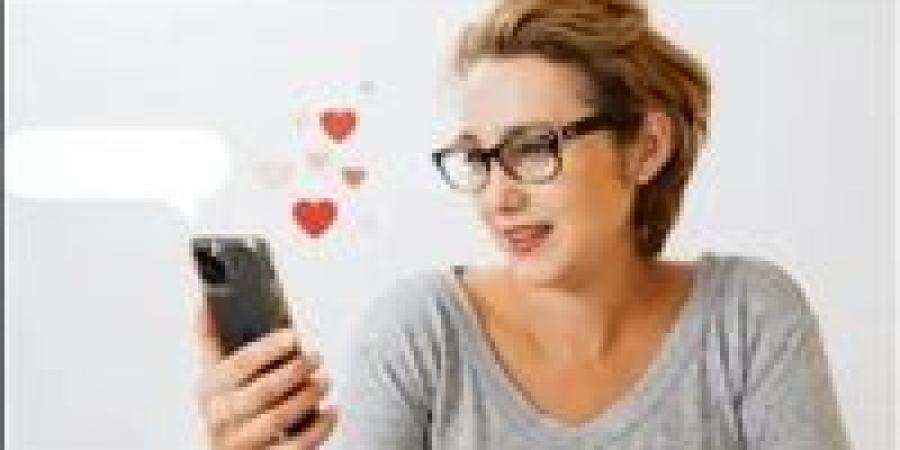 حين يلتقي الحب بالشاشة.. طقوس العشاق في زمن السوشيال.. عيد الحب